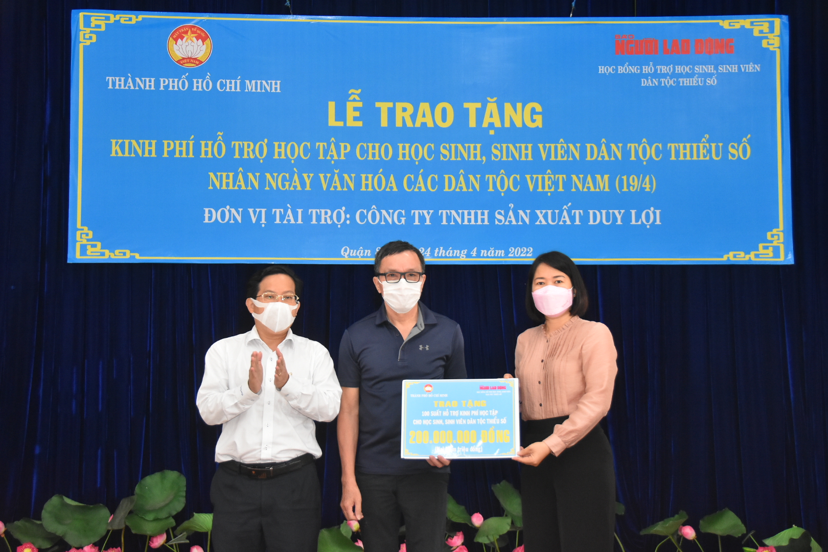 Trao 100 học bổng cho học sinh, sinh vi&ecirc;n d&acirc;n tộc thiểu số quận 8 - Ảnh 3.