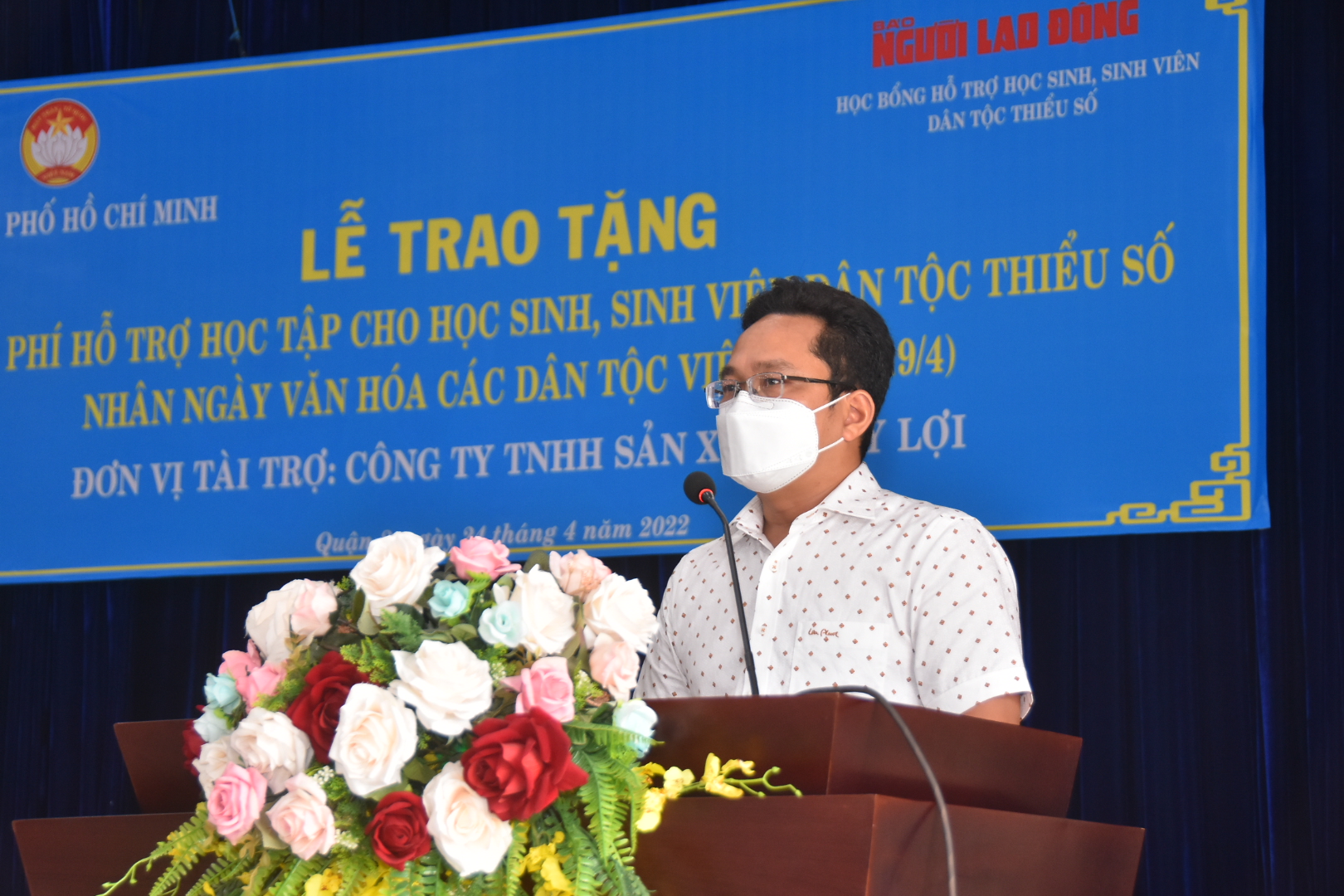 Trao 100 học bổng cho học sinh, sinh vi&ecirc;n d&acirc;n tộc thiểu số quận 8 - Ảnh 2.