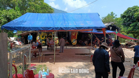Vụ xe tải lao thẳng vào nhà khiến 3 người chết: Cả nhà vừa xong bữa tối!