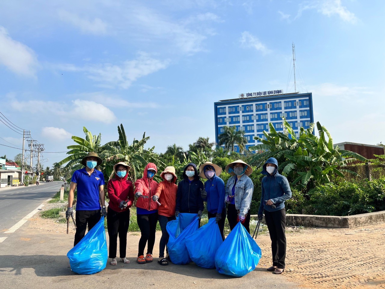 TP HCM: Huyện B&igrave;nh Ch&aacute;nh ph&aacute;t động Tết trồng c&acirc;y đời đời nhớ ơn B&aacute;c Hồ - Ảnh 2.