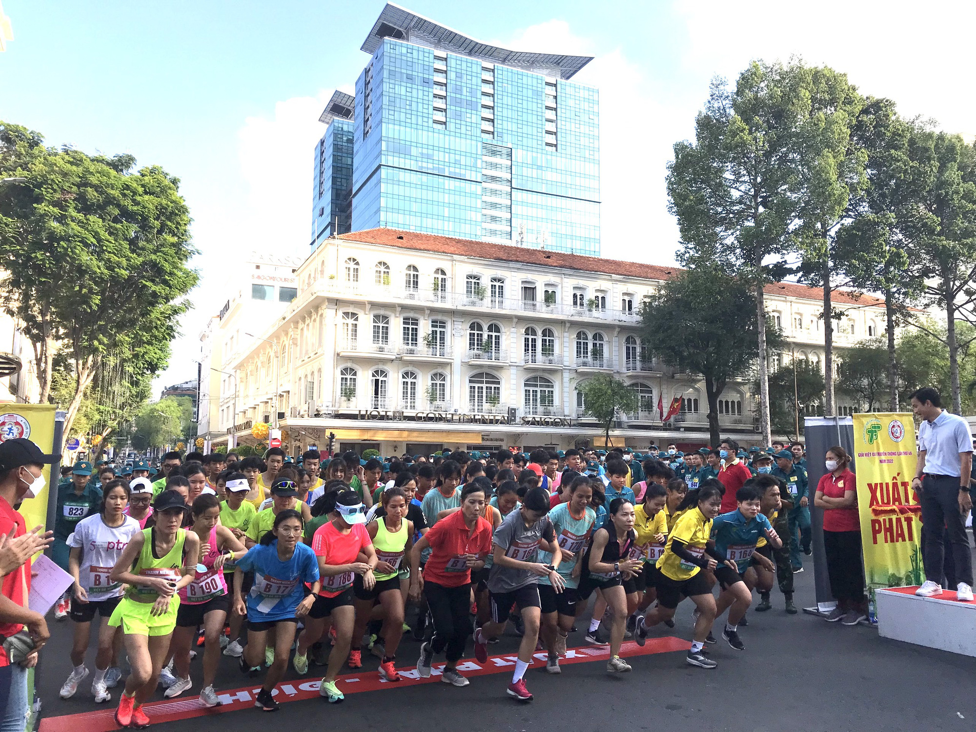 Giải Việt dã truyền thống TP HCM 2022 chào mừng Ngày hội Thống nhất - Ảnh 1.