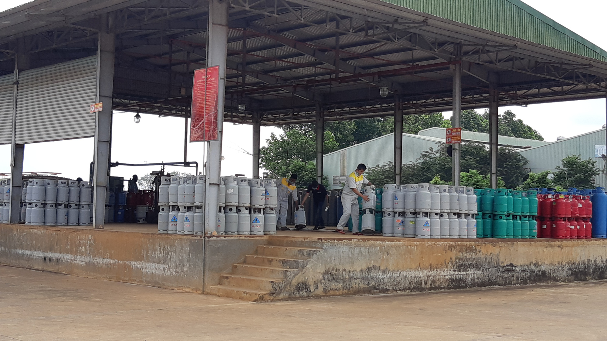 Ngớ người trước th&ocirc;ng tin cụm c&ocirc;ng nghiệp th&agrave;nh dự &aacute;n bất động sản - Ảnh 2.