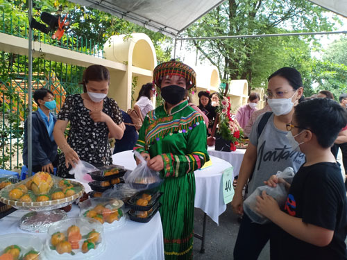 Chăm lo công nhân dân tộc thiểu số
