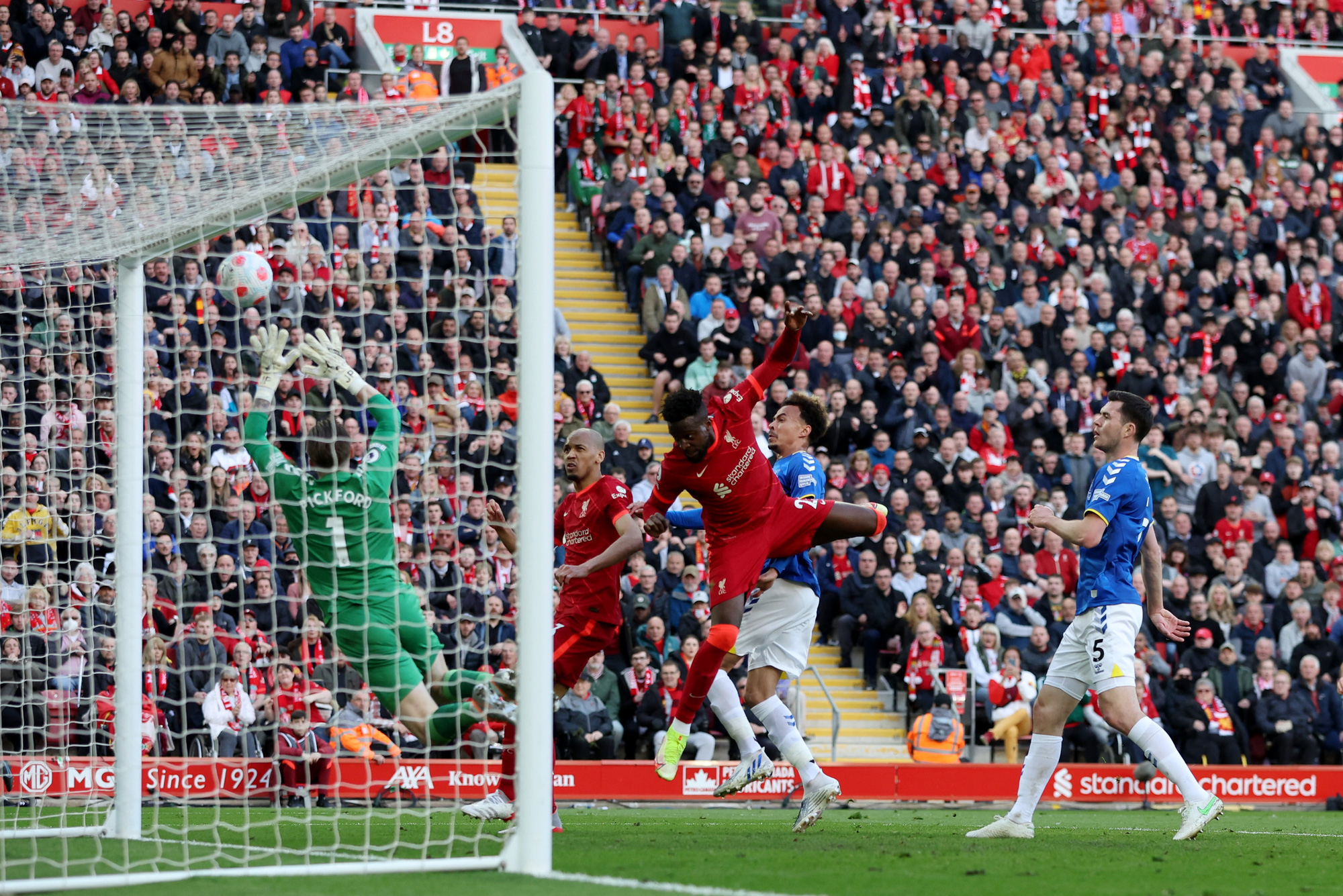 Thay người siêu đỉnh, Liverpool đẩy Everton sát bờ vực rớt hạng - Ảnh 6.