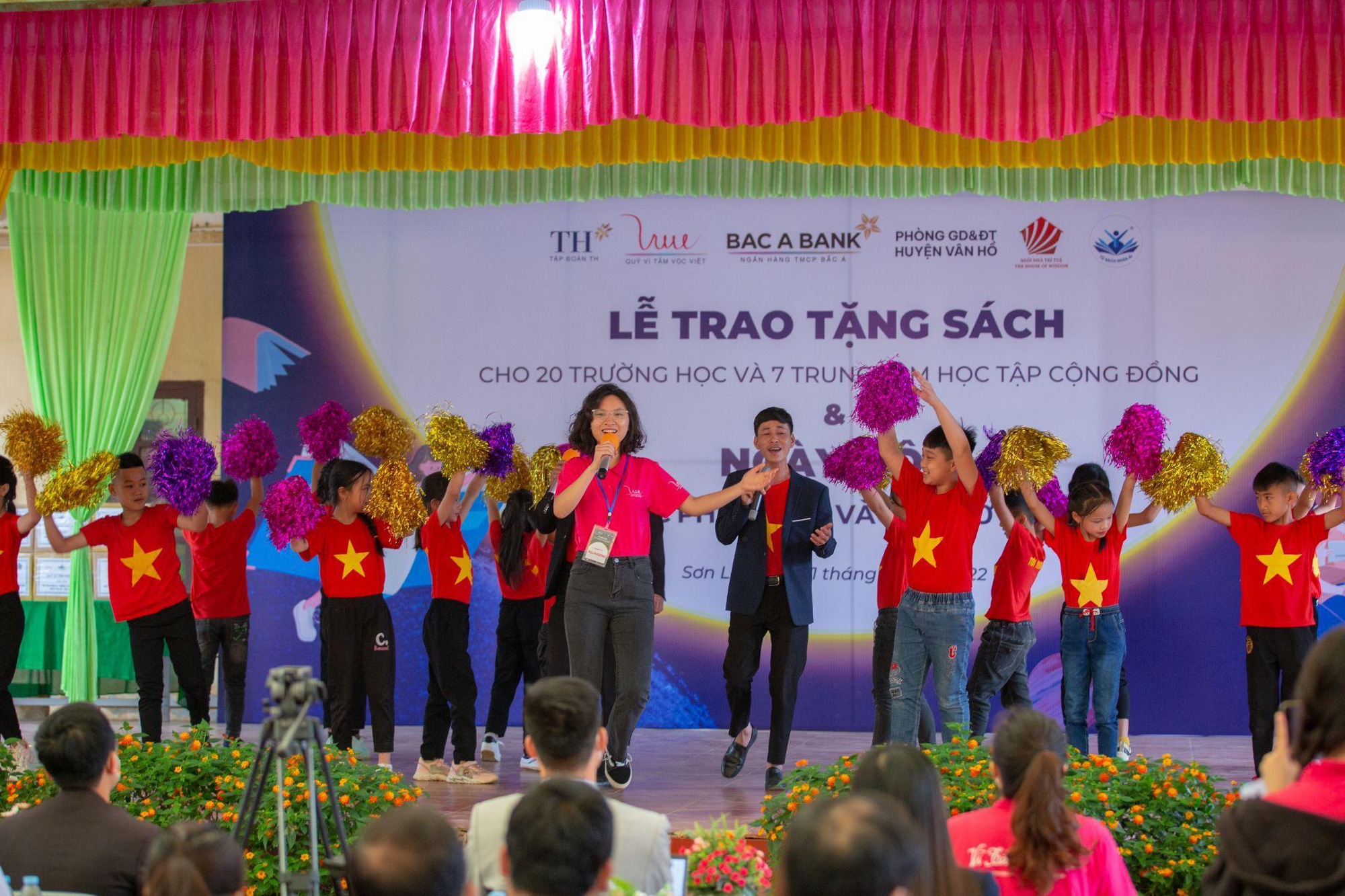 Tưng bừng ng&agrave;y hội đọc s&aacute;ch 2022 tại Sơn La - Ảnh 2.