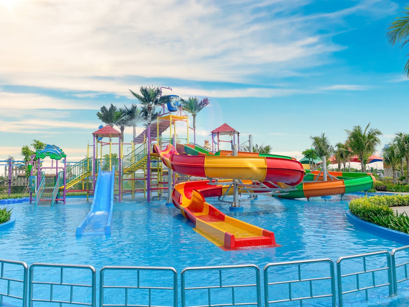 Công viên nước Dino Water Park chính thức mở cửa miễn phí trong 3 ngày lễ tại Long An