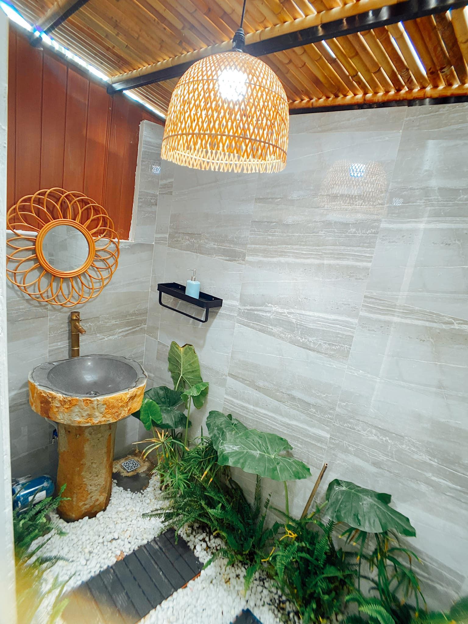 Ngôi nhà phố luôn trong lành nhờ được bọc bởi khu vườn nhỏ - Ảnh 11.