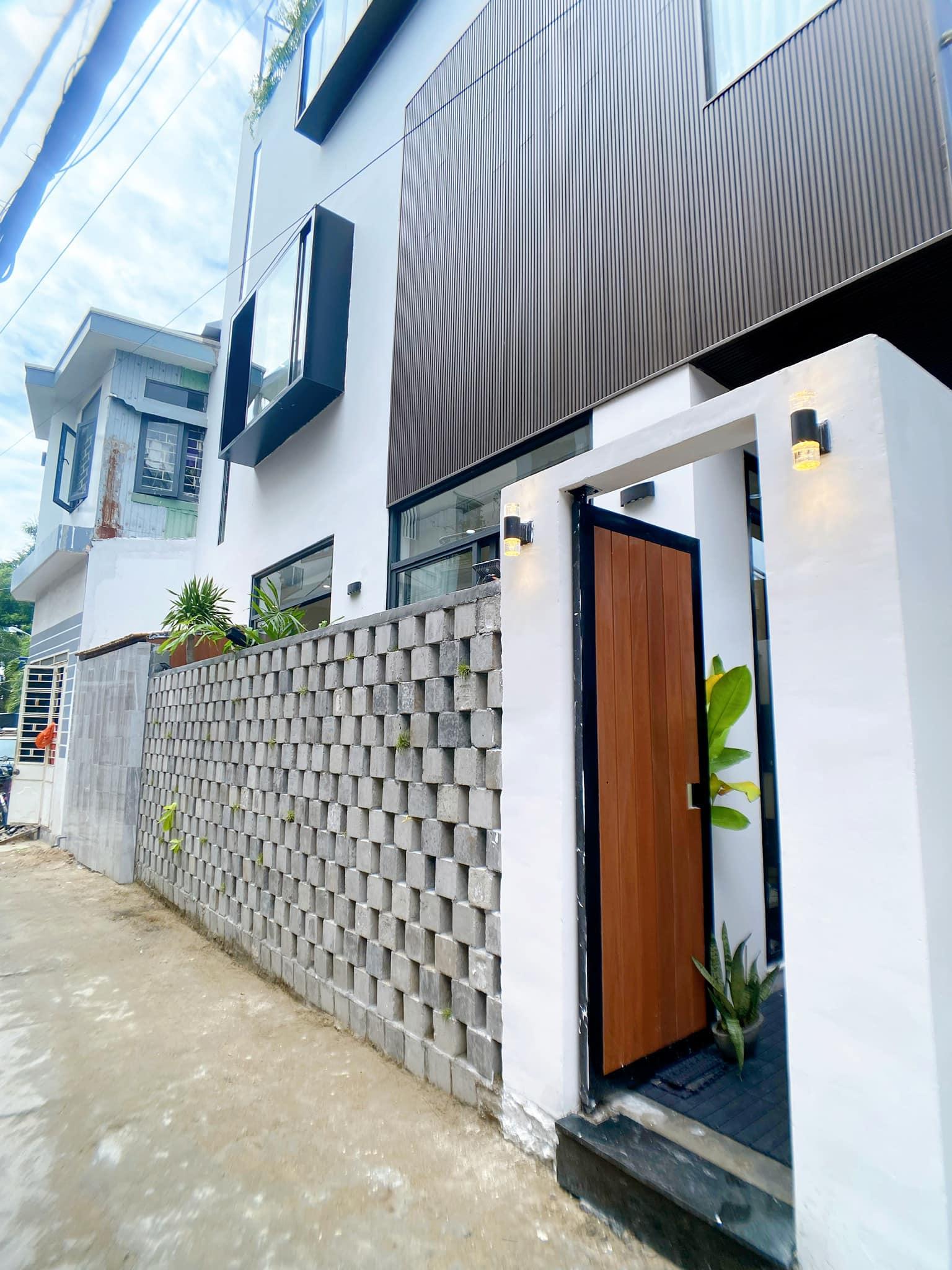Ngôi nhà phố luôn trong lành nhờ được bọc bởi khu vườn nhỏ - Ảnh 21.