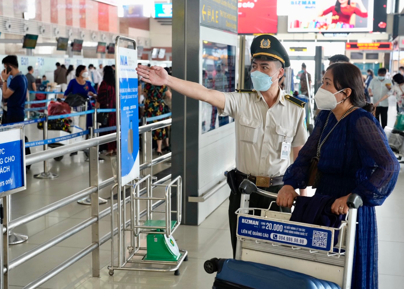 Trong ngày 26-4, Bộ Y tế phải gỡ vướng thủ tục xuất nhập cảnh