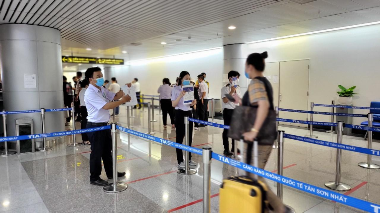Sở Y tế đưa ra giải ph&aacute;p nhằm giảm &ugrave;n tắc tại Cảng h&agrave;ng kh&ocirc;ng T&acirc;n Sơn Nhất - Ảnh 1.
