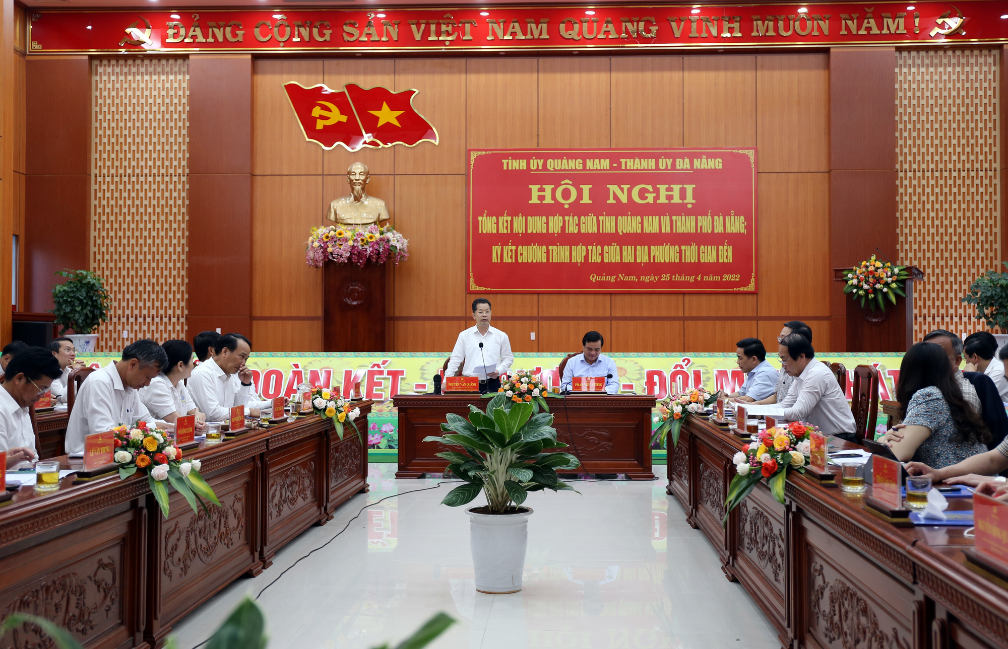 Quảng Nam &ndash; Đ&agrave; Nẵng gắn b&oacute; keo sơn, hợp t&aacute;c to&agrave;n diện để c&ugrave;ng ph&aacute;t triển - Ảnh 2.