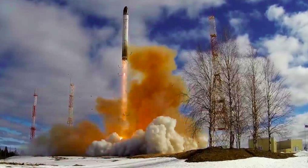 Nổ lớn tại v&ugrave;ng ly khai gi&aacute;p Ukraine - Ảnh 4.
