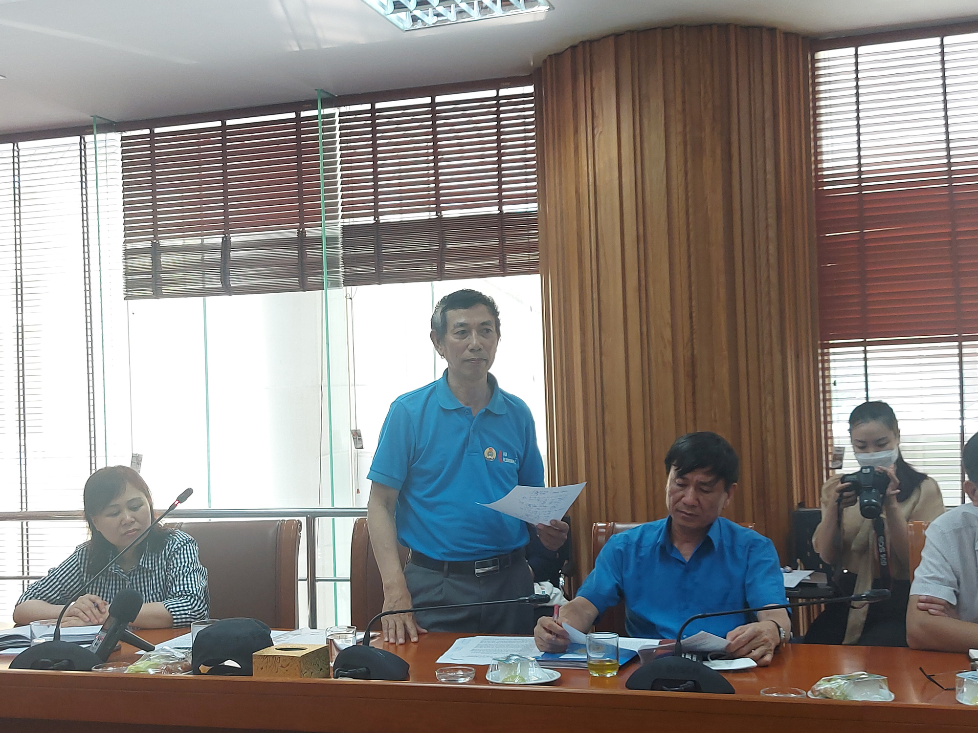 TS Vũ Quang Thọ: C&ocirc;ng nh&acirc;n rời th&agrave;nh phố tr&aacute;nh dịch, t&agrave;i sản của họ c&oacute; g&igrave; ngo&agrave;i vợ con v&agrave; bao tải quần &aacute;o? - Ảnh 3.