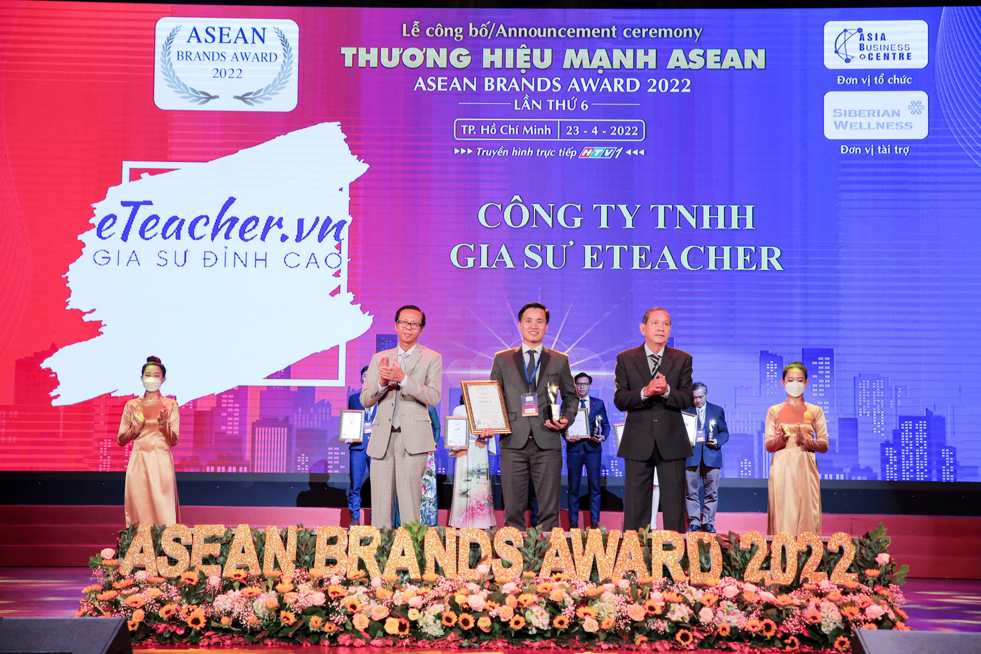 Gia sư eTeacher đón nhận giải thưởng “Thương hiệu mạnh ASEAN 2022”