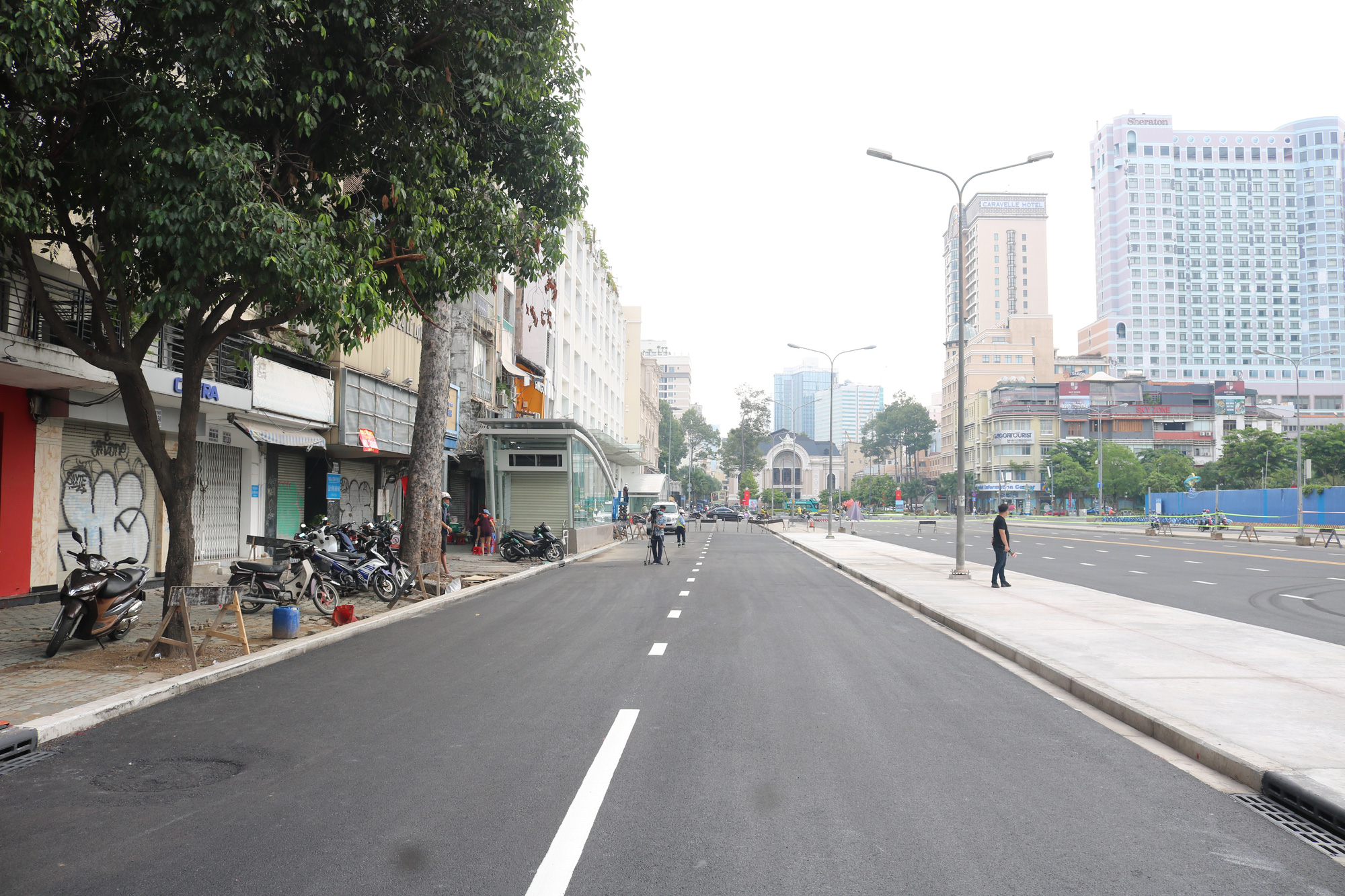 Cận cảnh đoạn đường L&ecirc; Lợi được t&aacute;i lập sau nhiều năm r&agrave;o chắn - Ảnh 2.