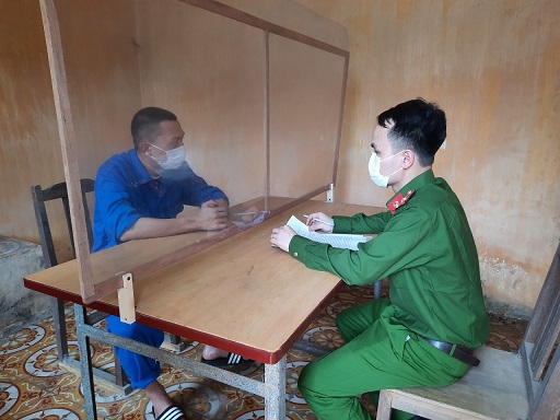 Bắt khẩn cấp người đàn ông 67 tuổi giở trò đồi bại với 2 bé gái là chị em ruột
