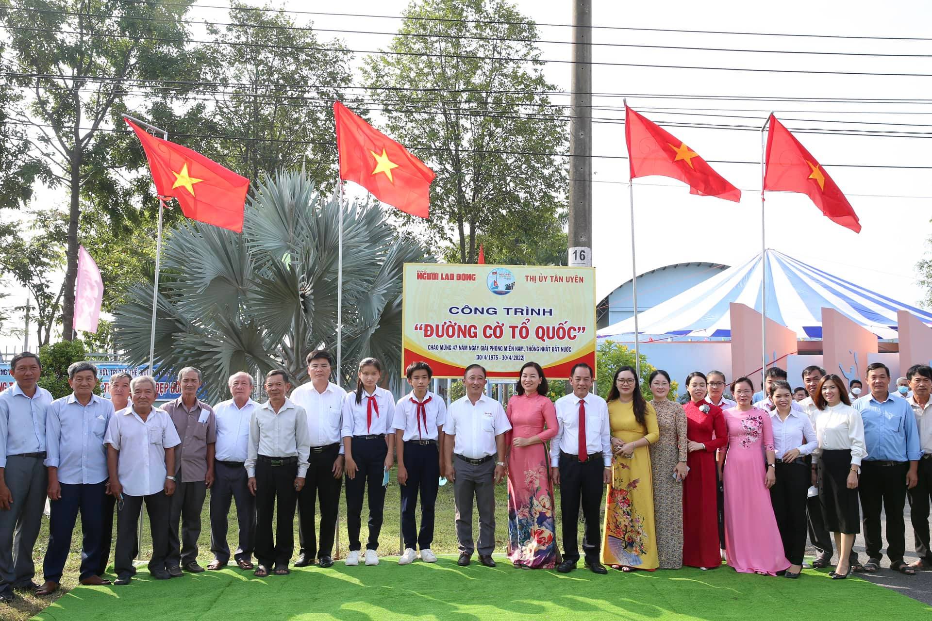 Trao tặng cờ v&agrave; kh&aacute;nh th&agrave;nh Đường cờ Tổ quốc tại B&igrave;nh Dương  - Ảnh 9.