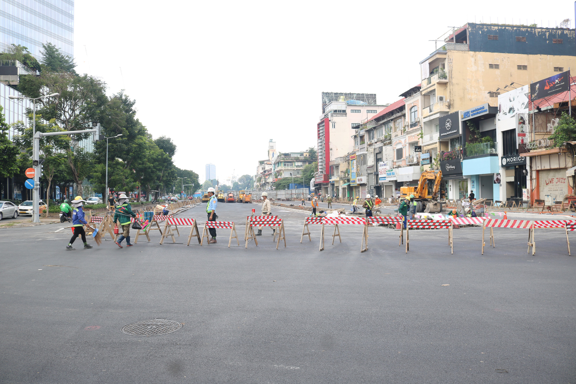 Cận cảnh đoạn đường L&ecirc; Lợi được t&aacute;i lập sau nhiều năm r&agrave;o chắn - Ảnh 6.