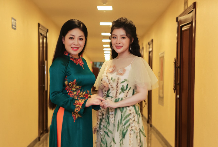 Qu&aacute;n qu&acirc;n Sao Mai 2015 Thu Hằng tỏa s&aacute;ng trong Chung một d&ograve;ng s&ocirc;ng - Ảnh 4.
