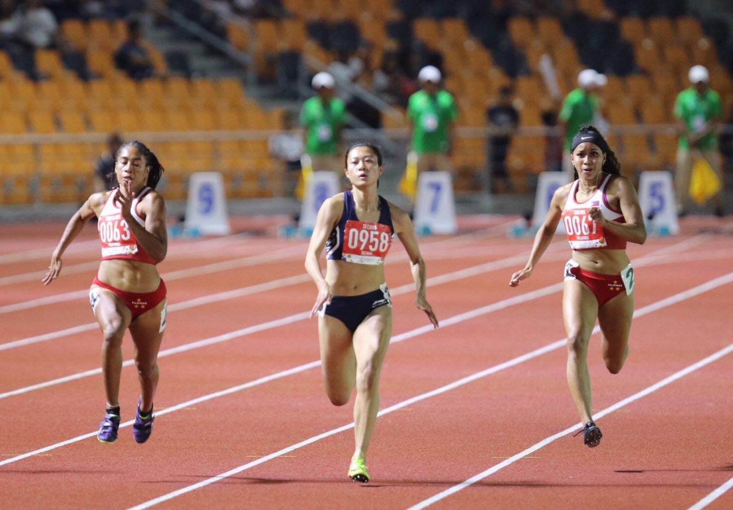 Dính chấn thương gối, "nữ hoàng tốc độ" Lê Tú Chinh chia tay SEA Games 31