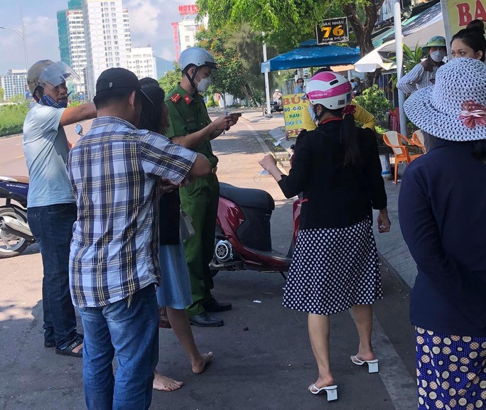 Chủ tịch UBND TP Quy Nhơn l&ecirc;n tiếng vụ thực kh&aacute;ch bị chủ qu&aacute;n b&aacute;nh x&egrave;o đ&aacute;nh - Ảnh 2.