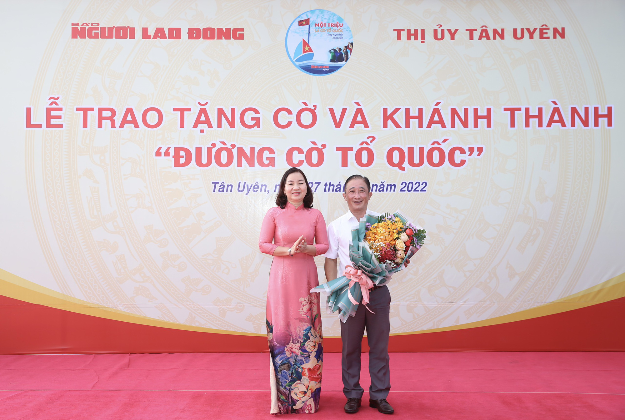 Trao tặng cờ v&agrave; kh&aacute;nh th&agrave;nh Đường cờ Tổ quốc tại B&igrave;nh Dương  - Ảnh 2.