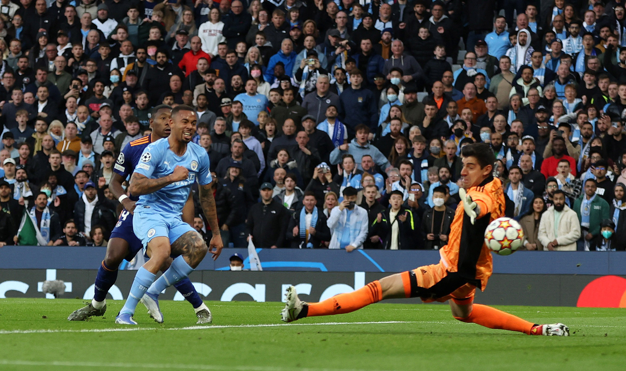Rượt đuổi tỉ số 7 b&agrave;n, Man City quật ng&atilde; Real Madrid tại Etihad - Ảnh 4.