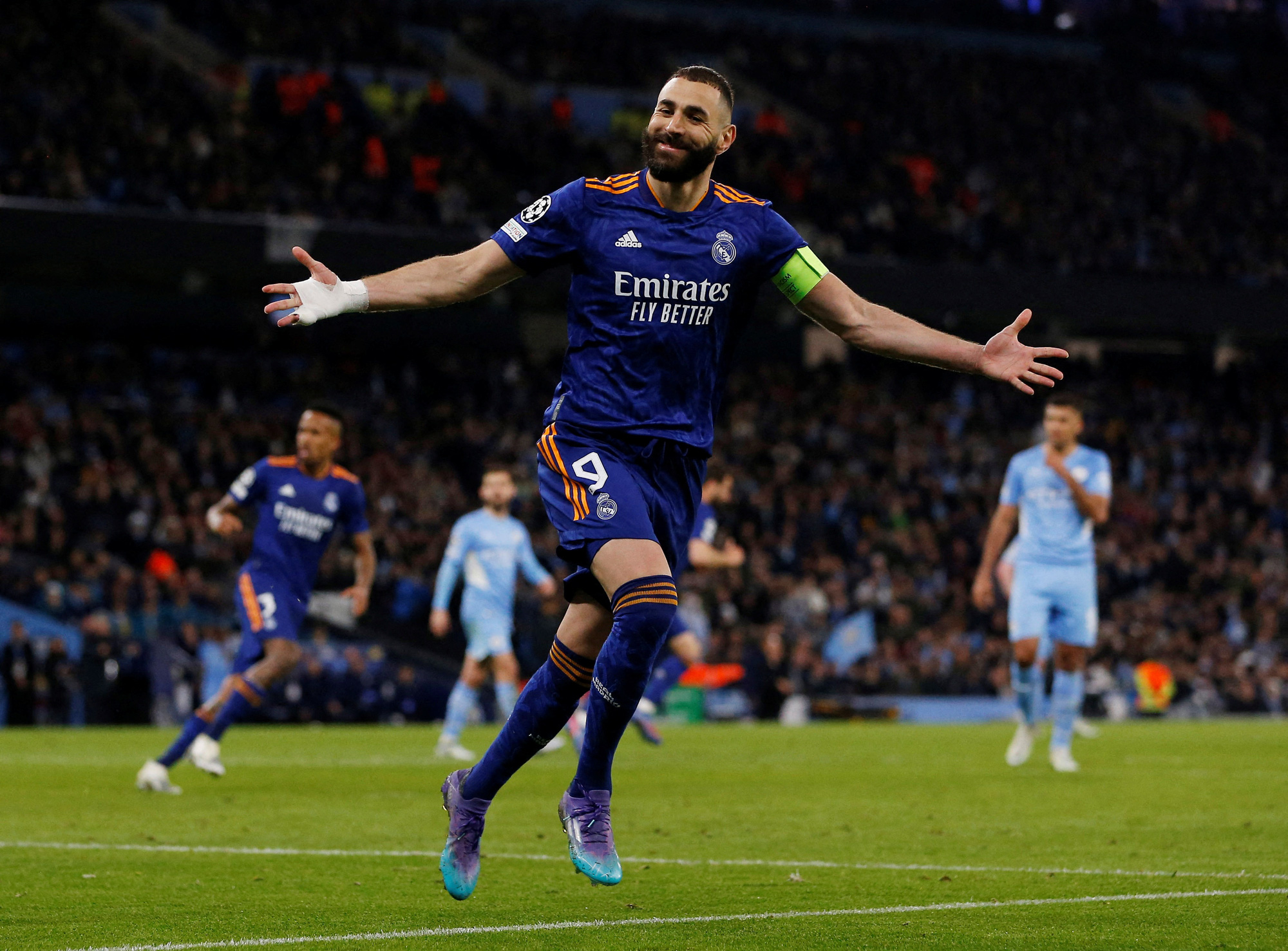 Benzema nhận đề nghị "siêu khủng", sắp sang Ả Rập Saudi dưỡng già