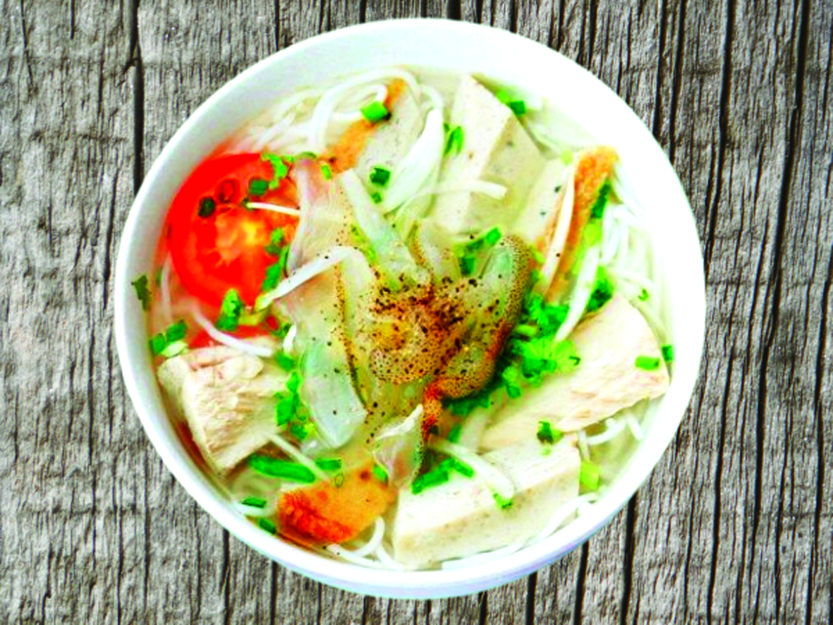Chờ sóng lặng ngóng sứa về - Ảnh 1.