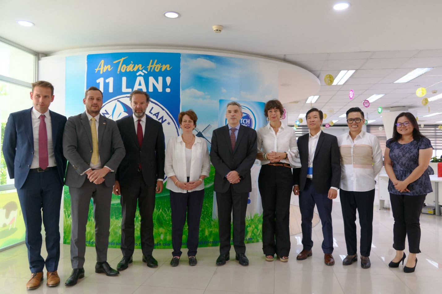 Thứ trưởng Bộ Ngoại giao Hà Lan ghi nhận thành công của Tập đoàn FrieslandCampina Việt Nam - Ảnh 1.