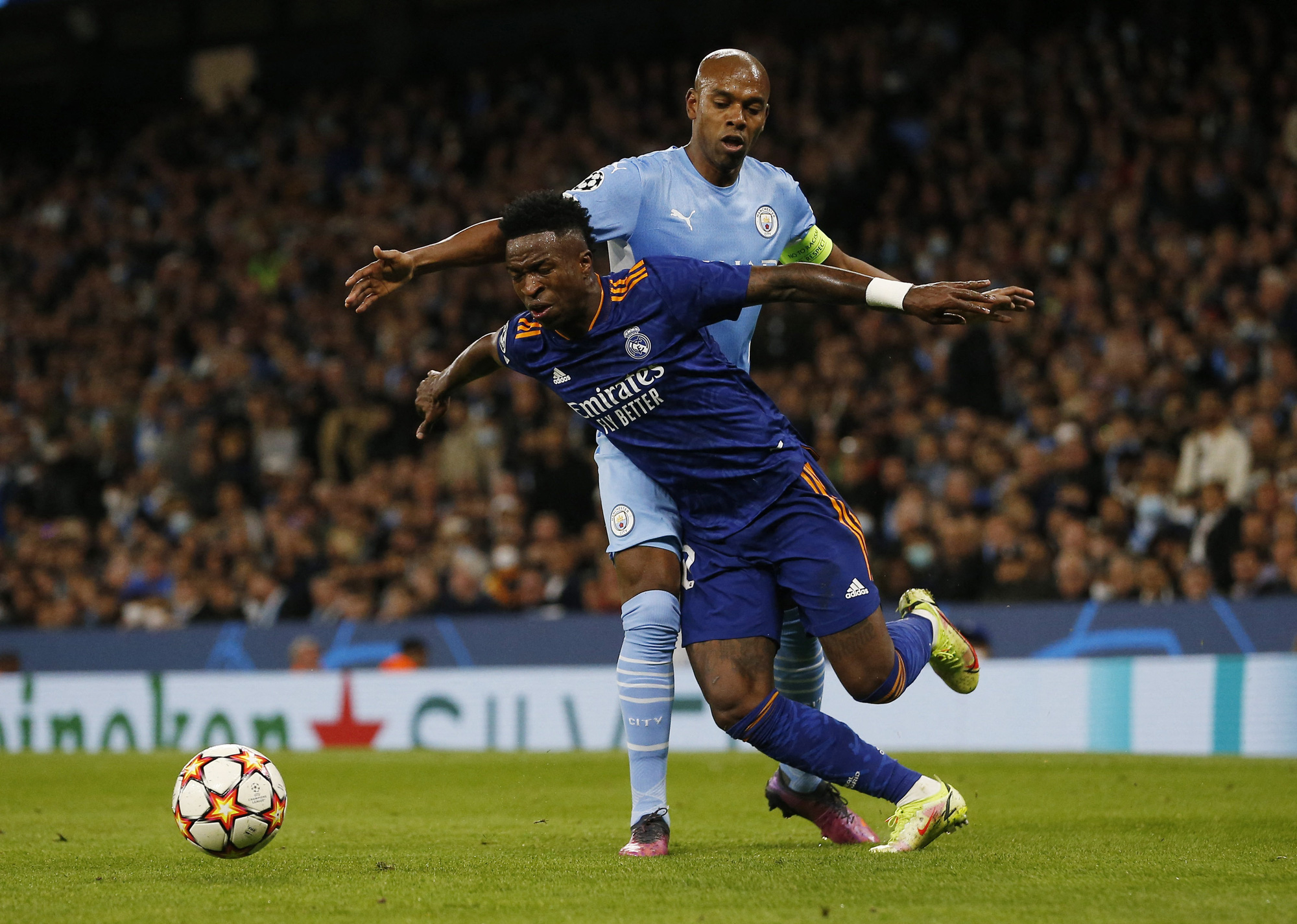 Real Madrid sợ v&iacute;a trọng t&agrave;i tại b&aacute;n kết Champions League - Ảnh 1.