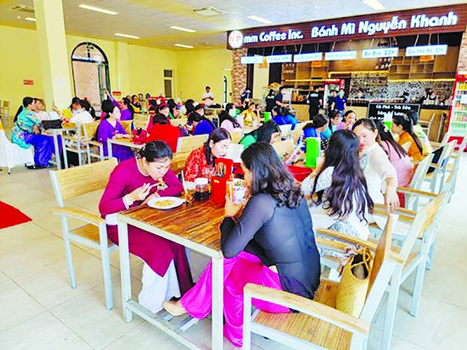 KHU DU LỊCH VĂN HÓA TÂM LINH BÀ CHÚA XỨ - CÁP TREO NÚI SAM: Đảnh lễ Phật ngọc trên đỉnh Núi Sam huyền bí - Ảnh 8.