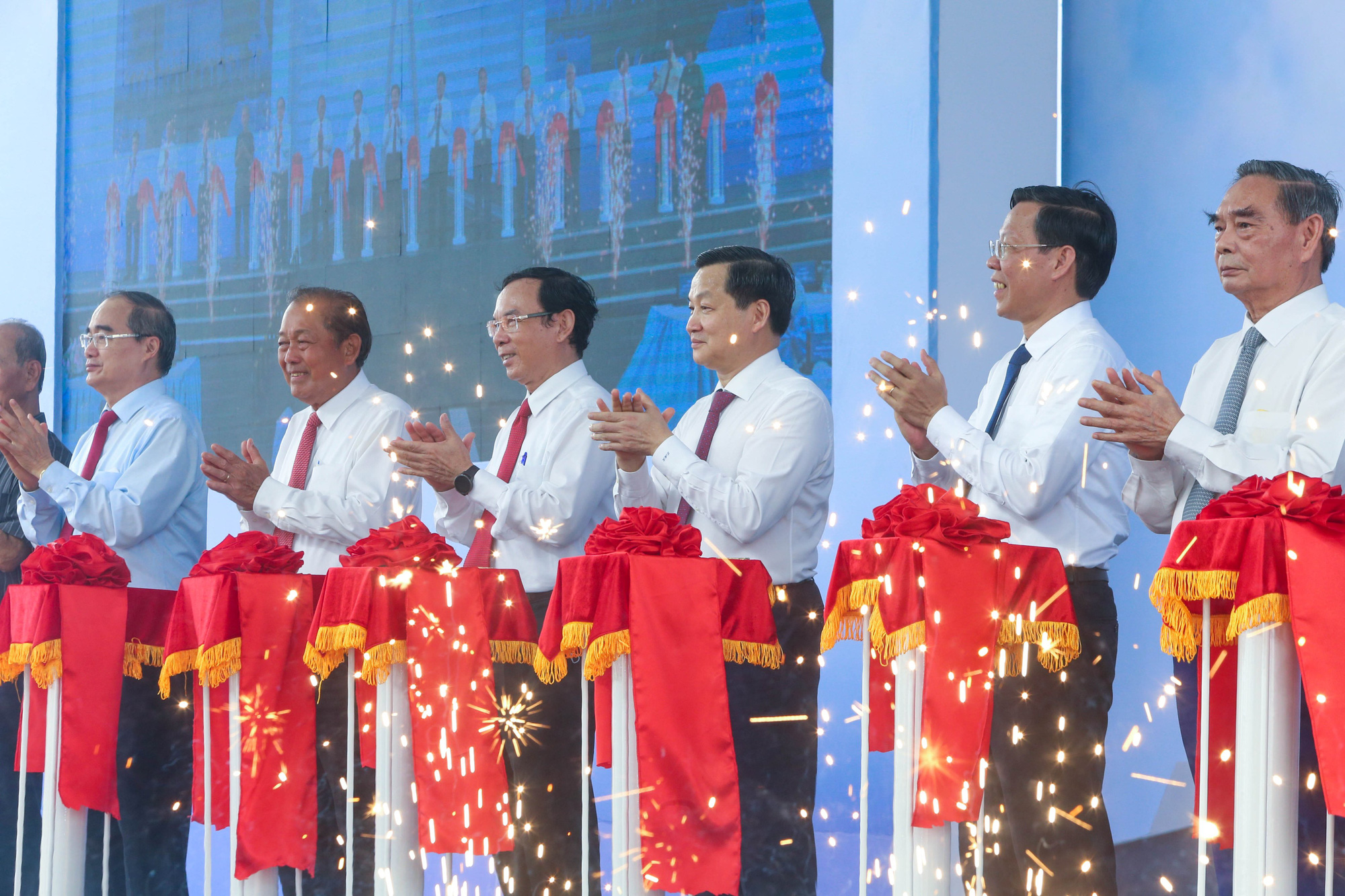 Cầu Thủ Thiêm 2 chính thức thông xe