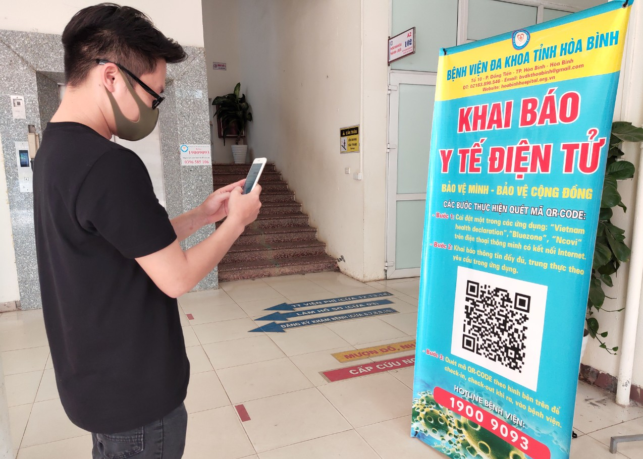 Xem xét tạm ngừng khai báo y tế nội địa