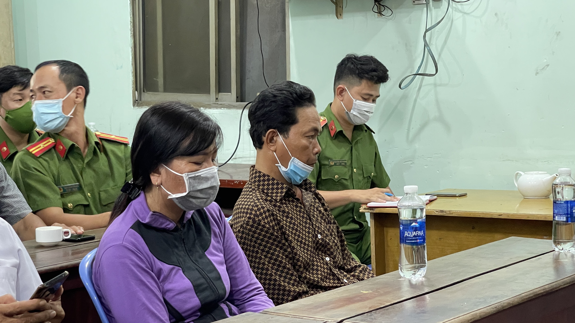 Kiểm điểm xe ôm côn đồ trước dân