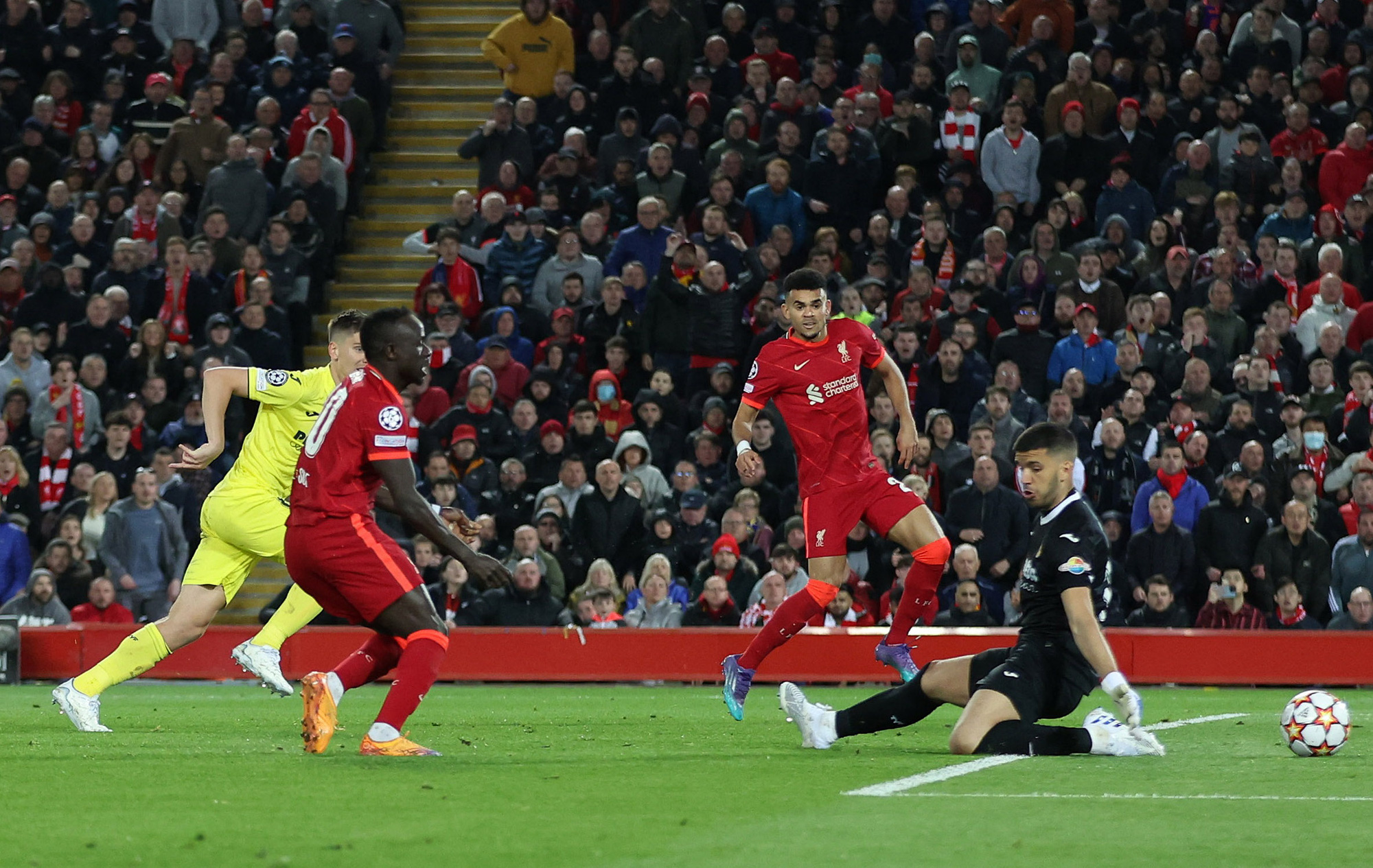 100 gi&acirc;y b&ugrave;ng nổ, Liverpool nhấn ch&igrave;m t&agrave;u ngầm v&agrave;ng Villarreal - Ảnh 4.
