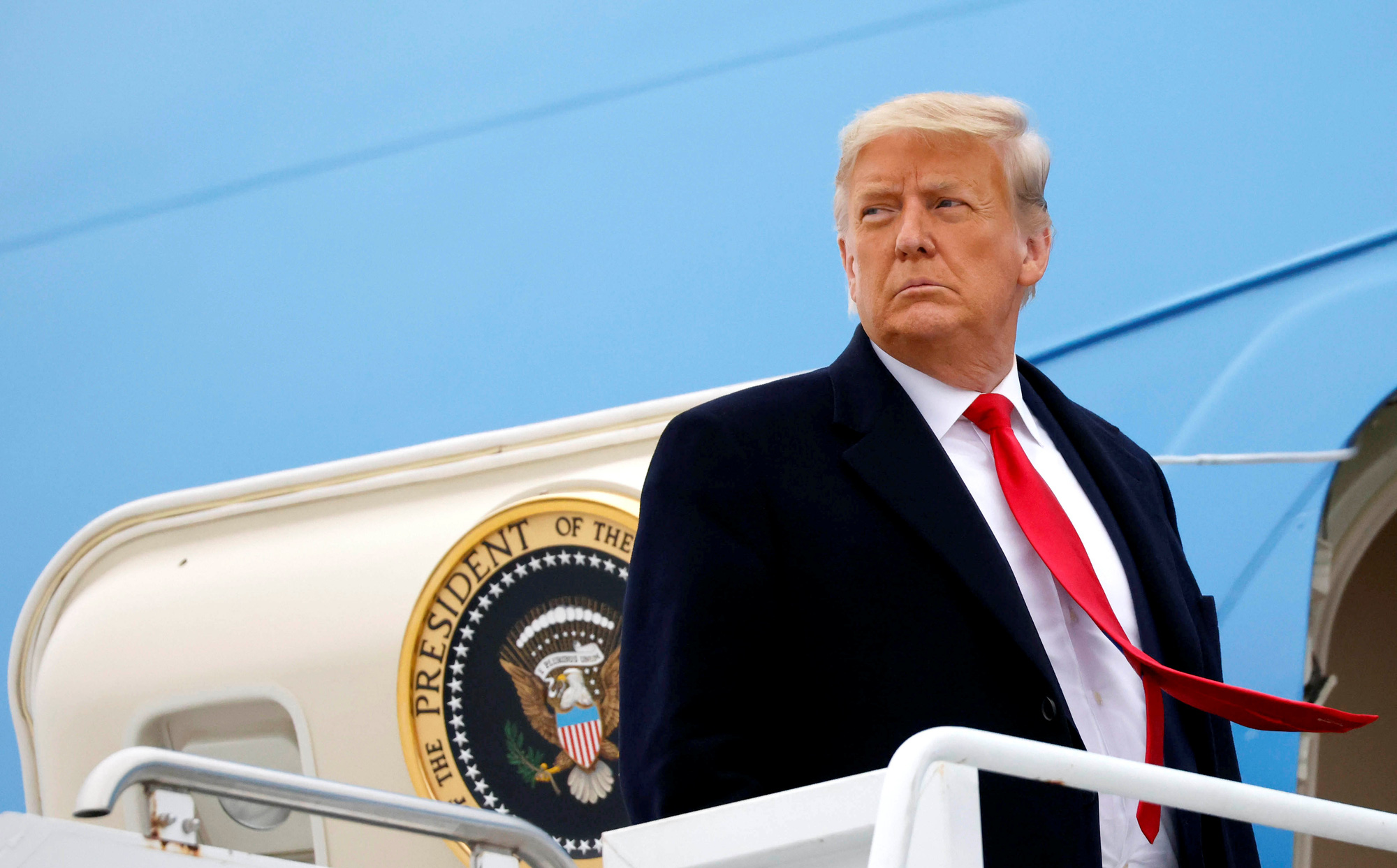 CEO Boeing nói lẽ ra không nên nhận làm Không lực 1 với ông Trump - Ảnh 2.