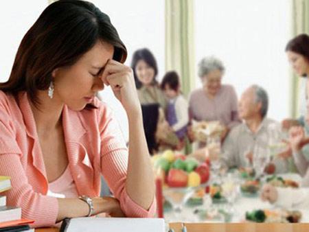 Kh&ocirc;ng h&ograve;a hợp với gia đ&igrave;nh nh&agrave; chồng c&oacute; n&ecirc;n ly h&ocirc;n? - Ảnh 1.