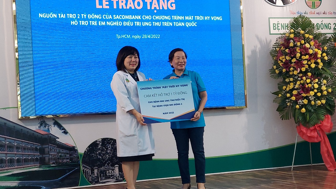 1 tỉ đồng tiếp sức cho bệnh nhi ung thư ở Bệnh viện Nhi đồng 2 - Ảnh 1.