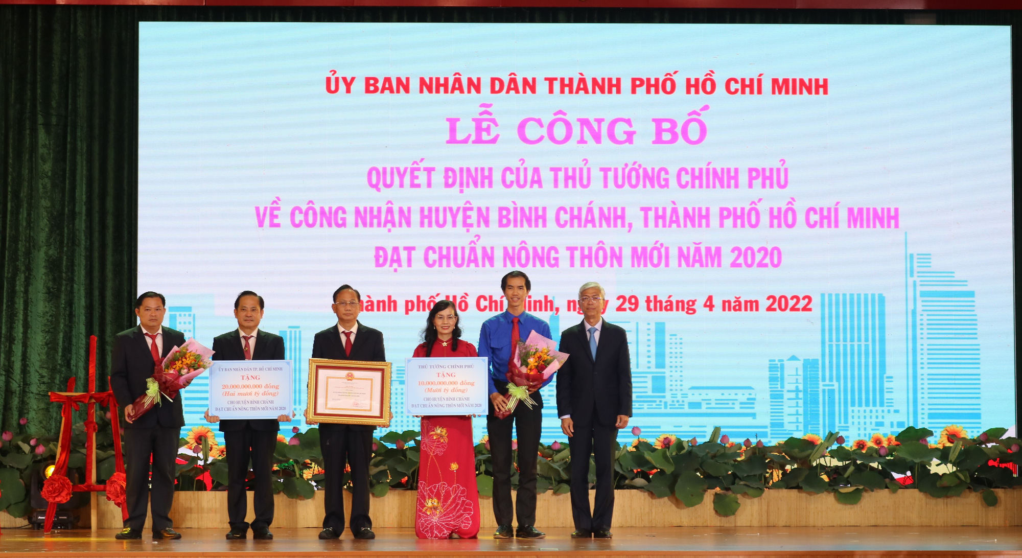 Huyện Bình Chánh đạt chuẩn nông thôn mới, đón nhận Huân chương Lao động hạng 3