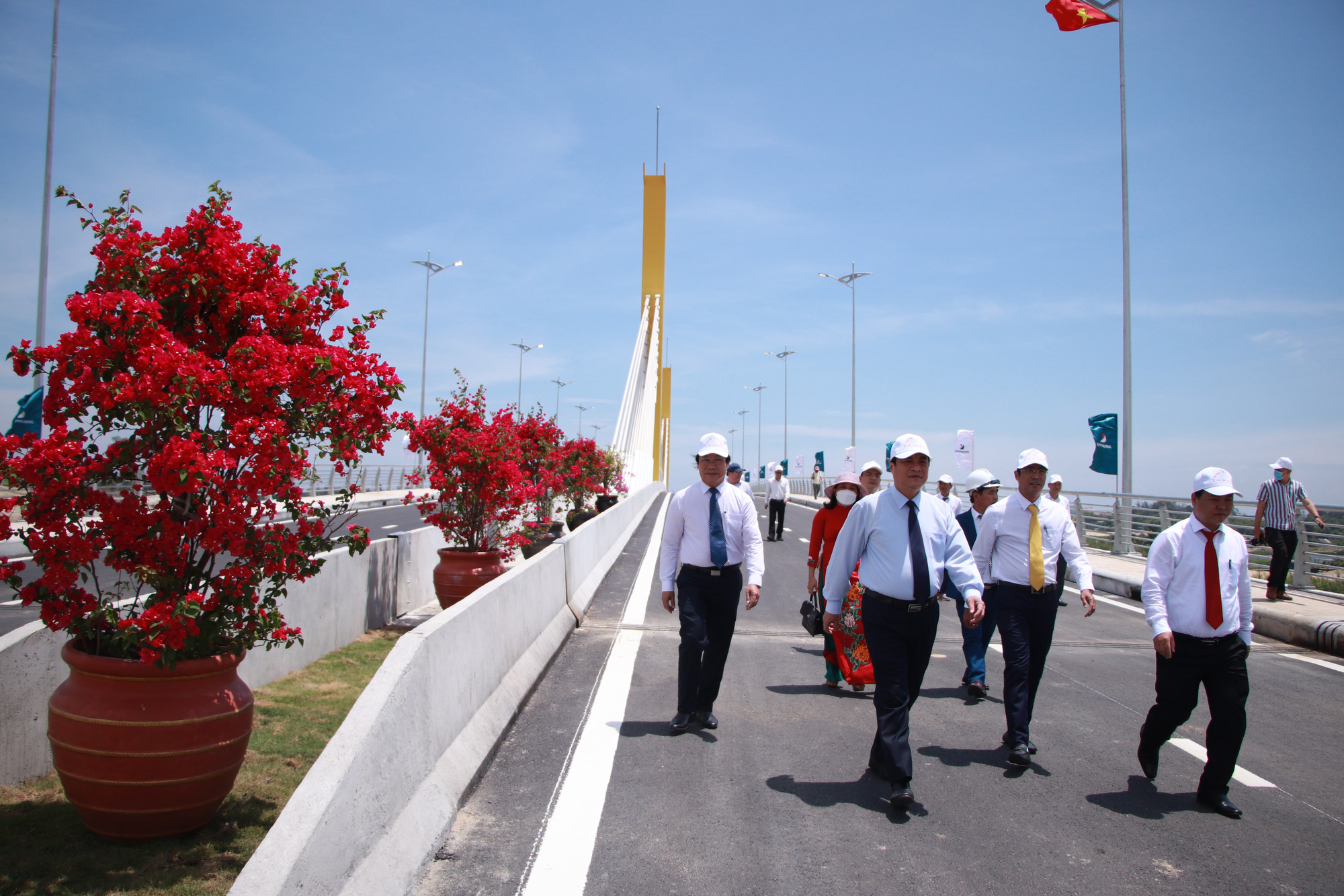 Th&ocirc;ng xe cầu &Ocirc;ng Điền, một trong những c&acirc;y cầu đẹp nhất Quảng Nam - Ảnh 1.