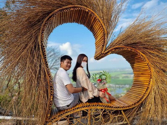 C&aacute;p treo N&uacute;i Sam h&acirc;n hoan ch&agrave;o đ&oacute;n kh&aacute;ch dịp 30-4 v&agrave; 1-5 - Ảnh 7.
