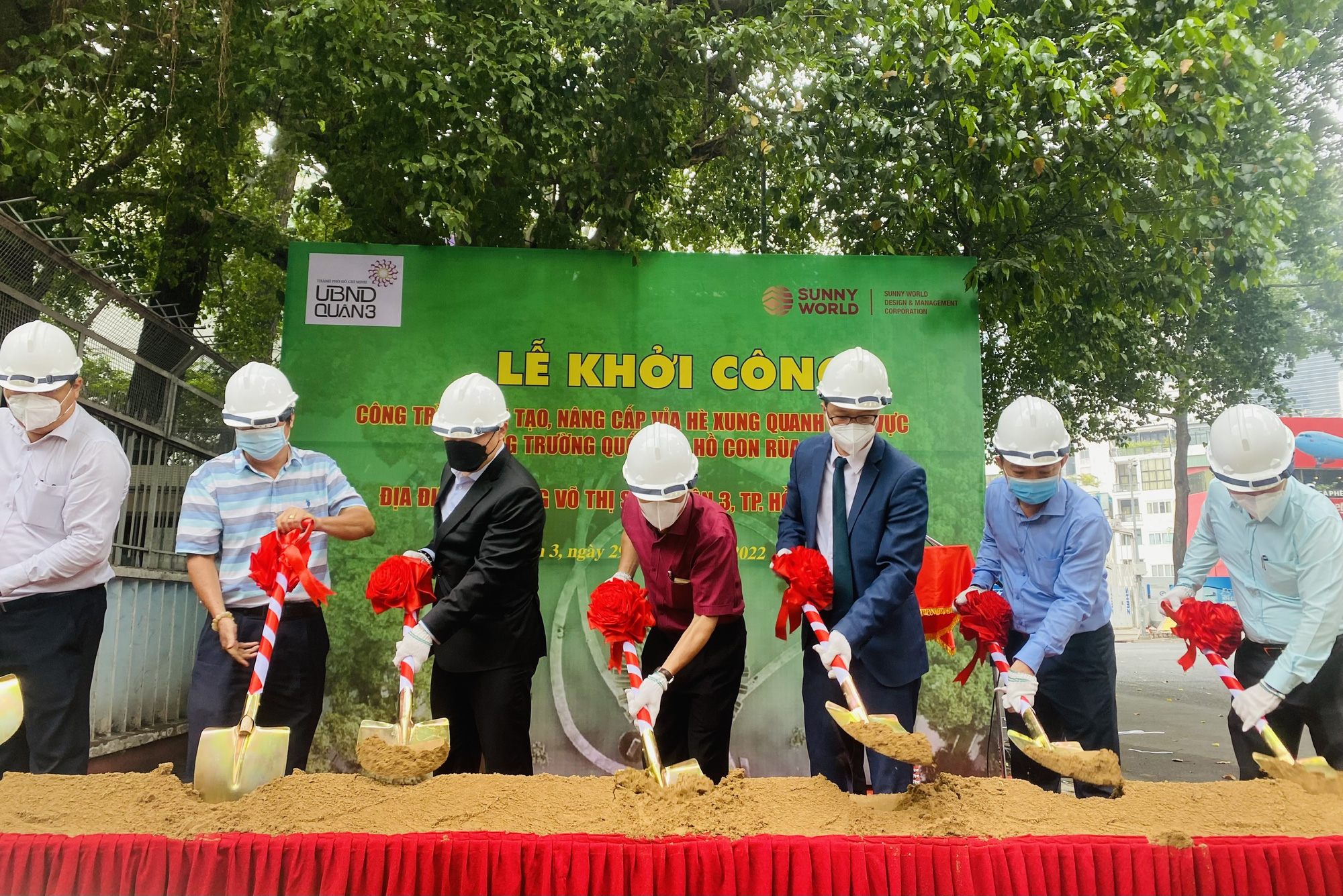 TP HCM: Sau bao ngày trông ngóng, Hồ con rùa bắt đầu khoác áo mới từ hôm nay - Ảnh 2.