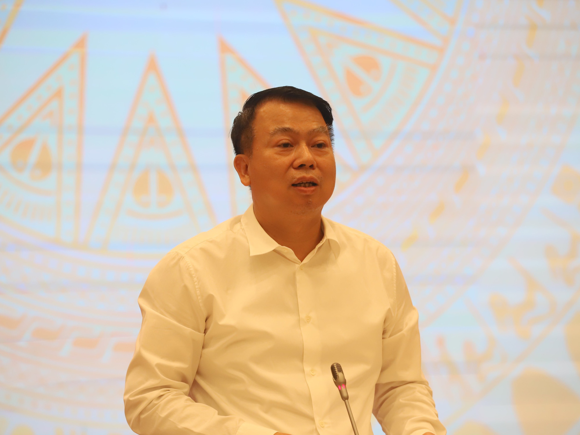 Trung tướng T&ocirc; &Acirc;n X&ocirc;: Xử l&yacute; h&agrave;nh vi tung tin thất thiệt về thị trường chứng kho&aacute;n - Ảnh 2.