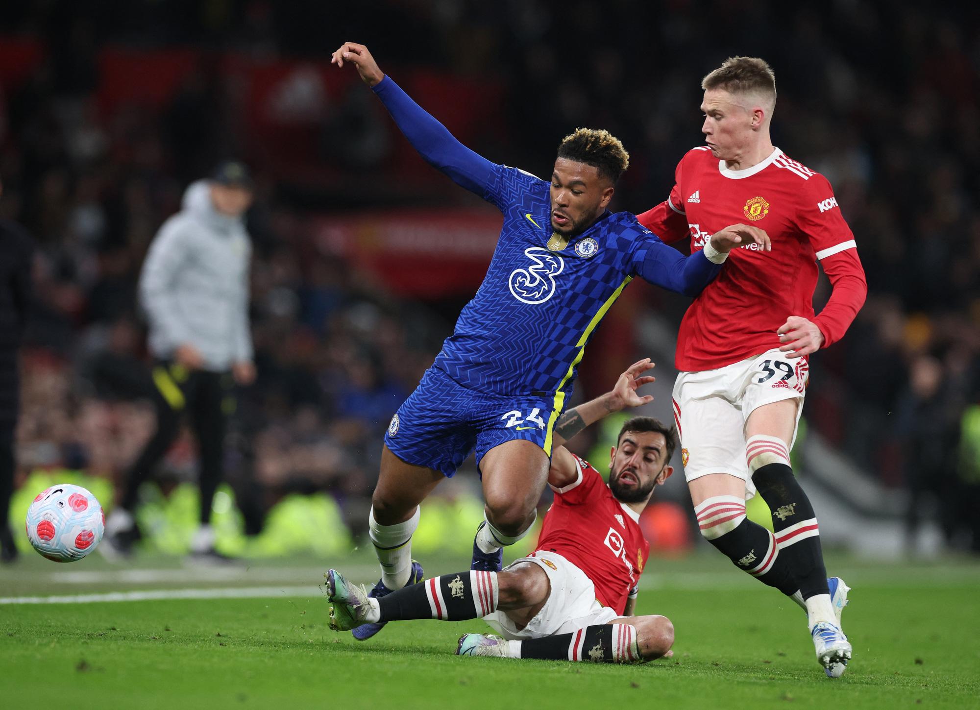 Ronaldo cứu thua, Man United chia điểm Chelsea ở Old Trafford - Ảnh 1.
