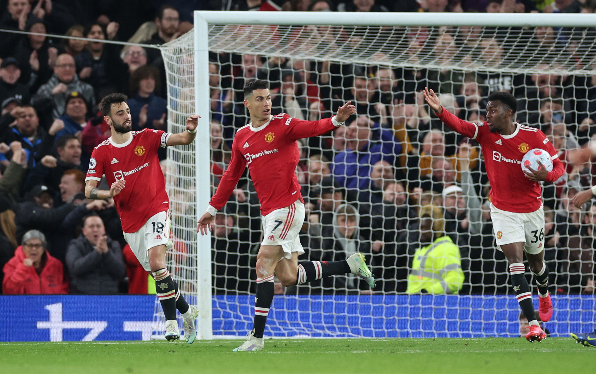 Ronaldo cứu thua, Man United chia điểm Chelsea ở Old Trafford - Ảnh 4.