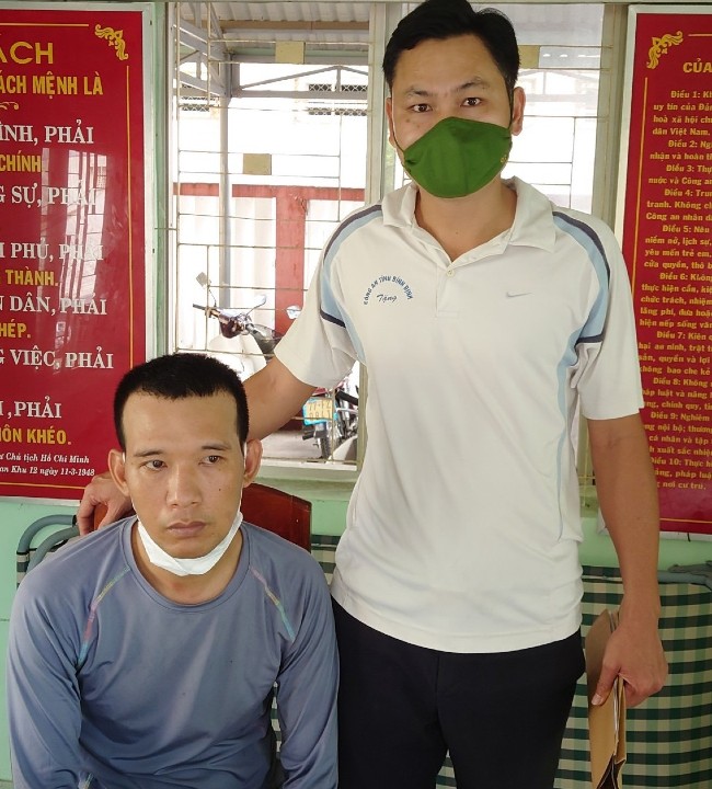 Khi c&ocirc;ng an chuẩn bị l&ecirc;n đường truy bắt, đối tượng bất ngờ... xuất hiện - Ảnh 1.