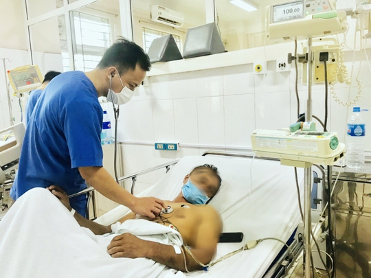 1 người đàn ông trúng độc, suýt mất mạng sau khi ăn ruốc lỗ