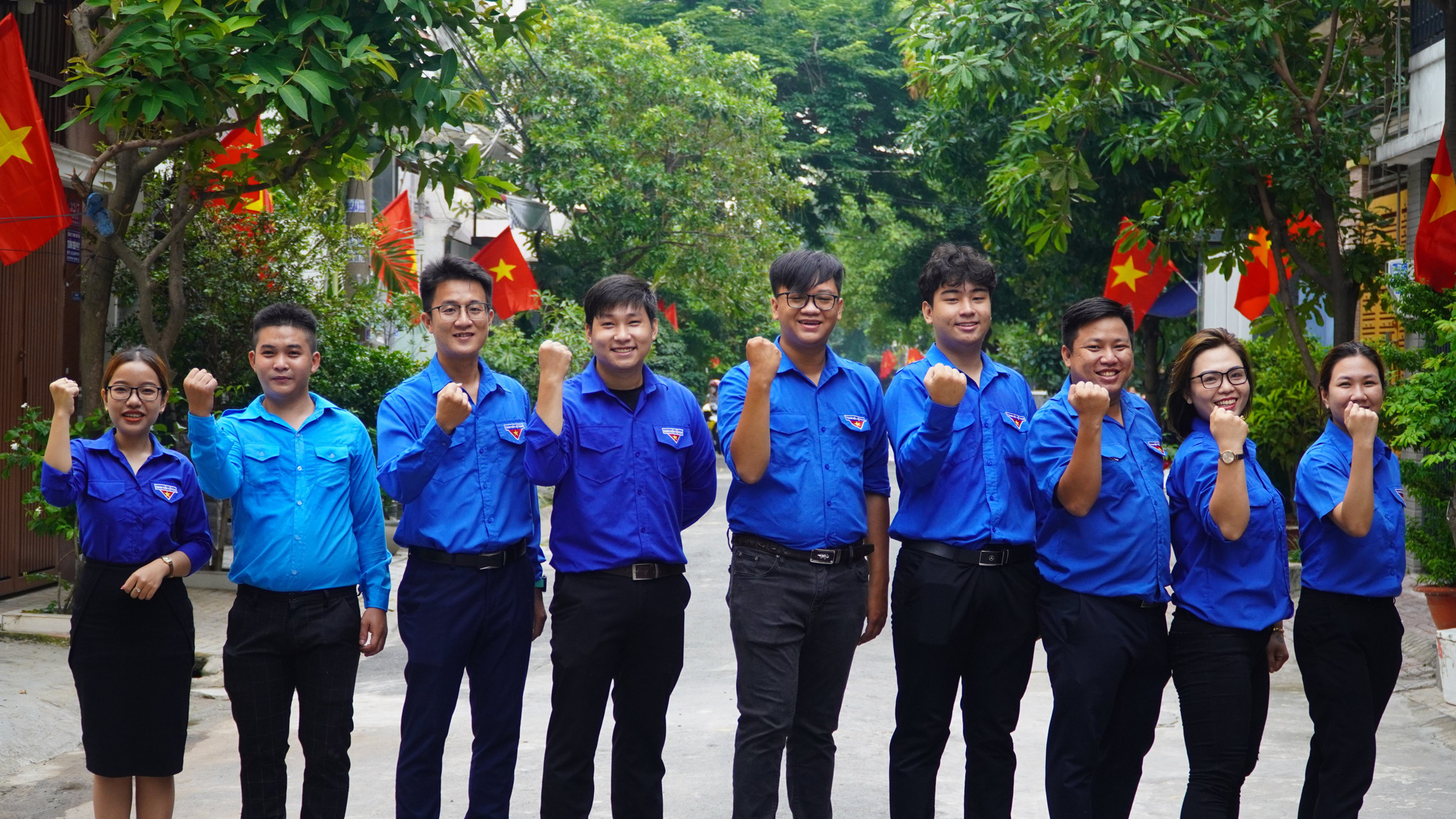 Rực rỡ &ldquo;Đường cờ Tổ quốc&rdquo; mừng ng&agrave;y 30-4 - Ảnh 7.