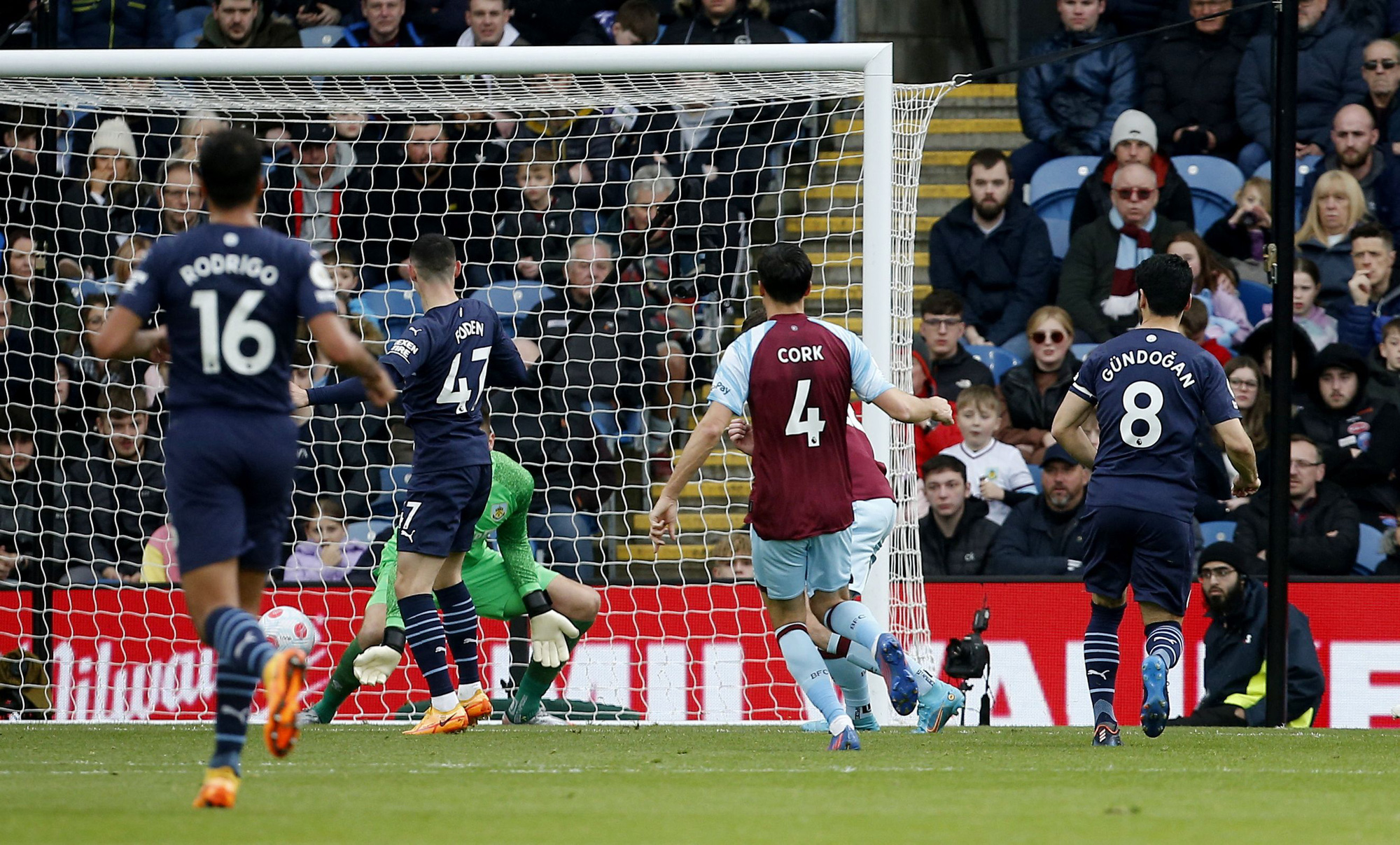 Man City khẳng định bản lĩnh nhà vô địch, Man United gieo thất vọng khôn cùng - Ảnh 2.